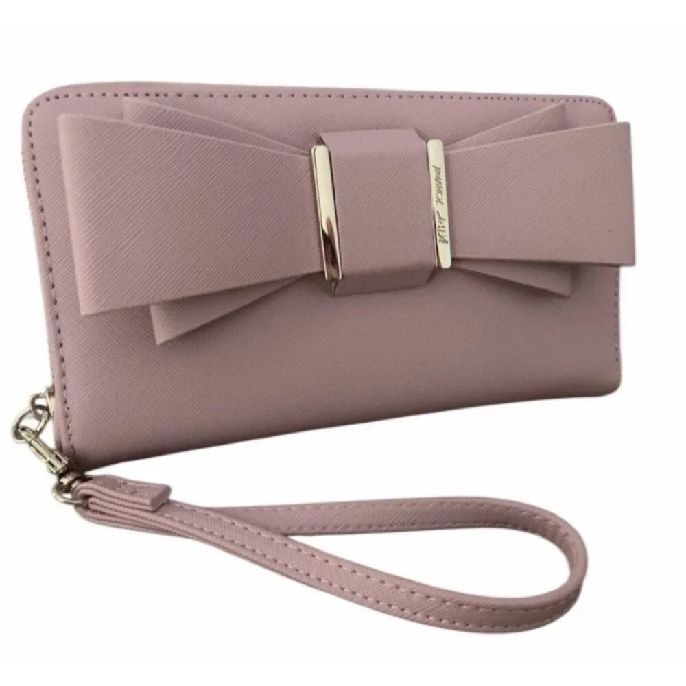 Betsey Johnson Lavender Bow Wristlet‎ Wallet NWOT